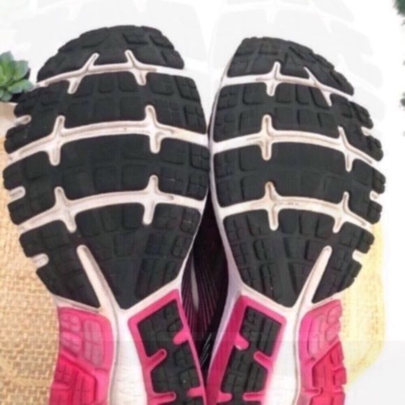 Brooks Ghost 10 Black and Pink - Picture 13 of 16